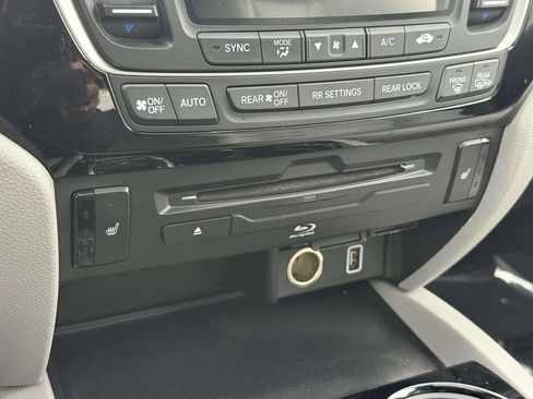 Used 2019 Honda Pilot Touring image 31
