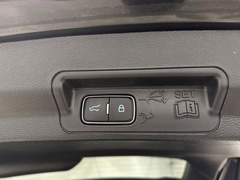 Used 2023 Ford Explorer Limited image 16