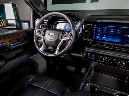 Used 2024 Chevrolet Silverado 2500 High Country w/ High Country Premium Package AWD/4WD image 7