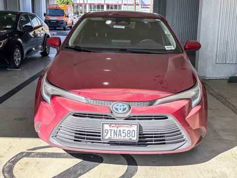 Used 2025 Toyota Corolla LE FWD image 2