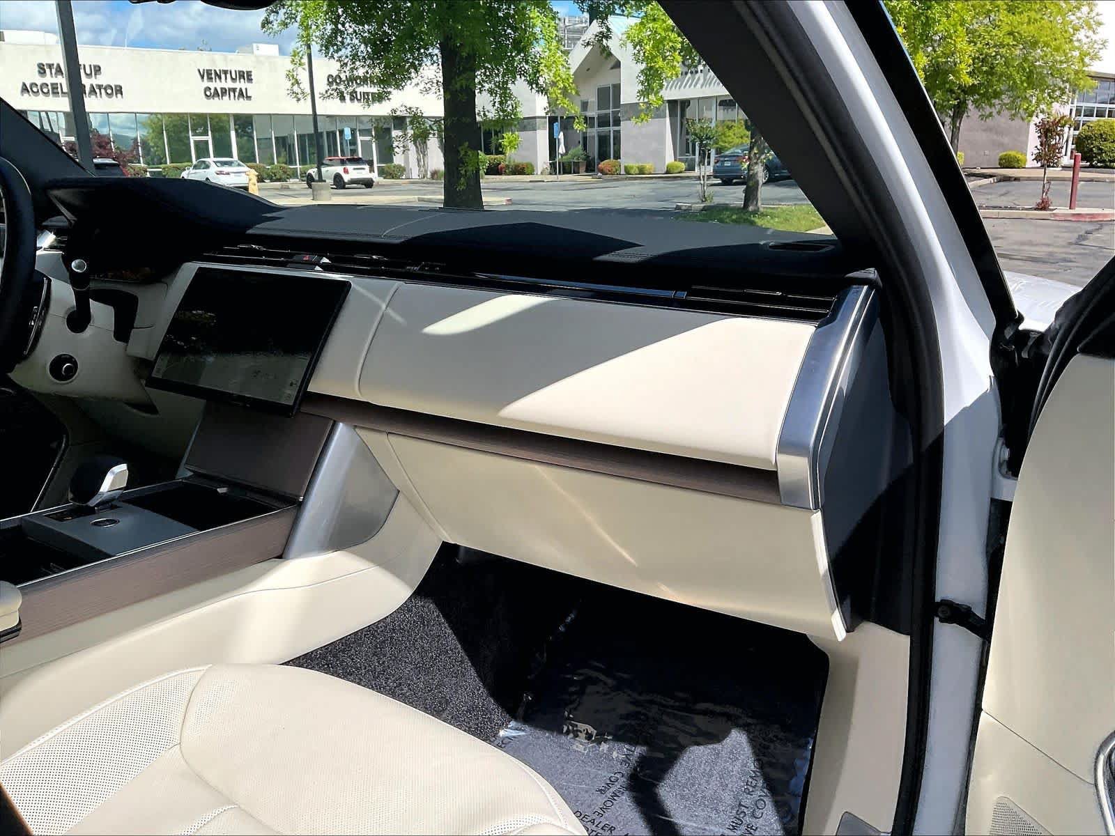 Used 2025 Land Rover Range Rover SE AWD/4WD image 21