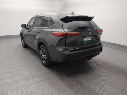Used 2020 Toyota Highlander XLE AWD/4WD image 6