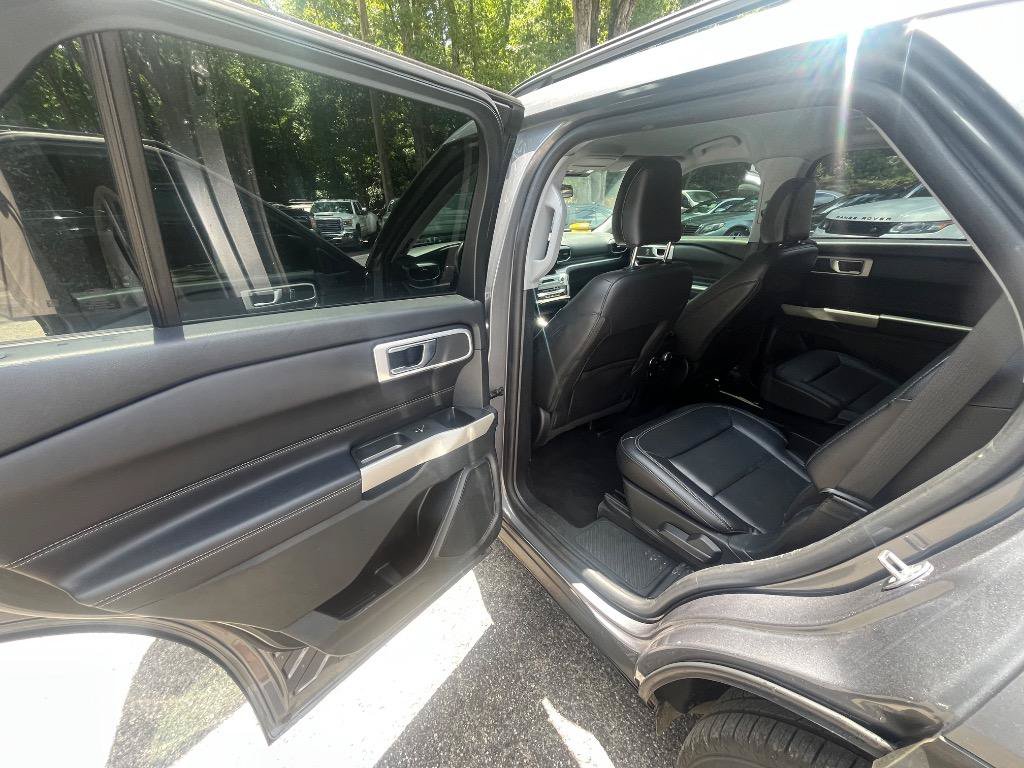 Used 2021 Ford Explorer XLT w/ Equipment Group 202A AWD/4WD image 32