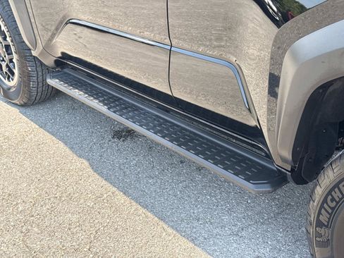 Used 2025 Toyota 4Runner TRD Off-Road Premium AWD/4WD image 13