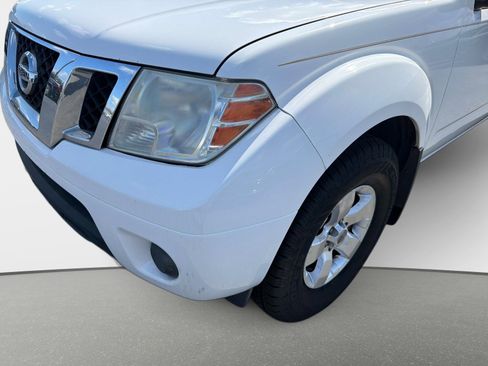 Used 2012 Nissan Frontier SV image 9