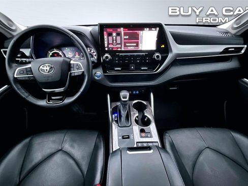 Used 2022 Toyota Highlander Platinum image 16