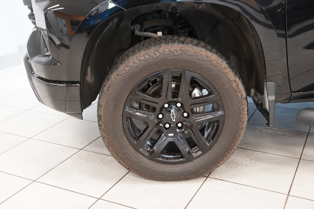 Used 2023 Chevrolet Silverado 1500 Custom Trail Boss w/ 2.7L Blackout Package AWD/4WD image 15