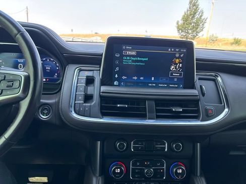 Used 2022 Chevrolet Tahoe LT w/ Luxury Package AWD/4WD image 18