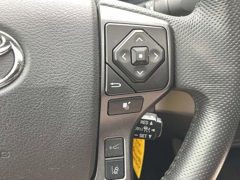 Used 2022 Toyota Tacoma TRD Off-Road w/ TRD Premium Off Road Package image 22