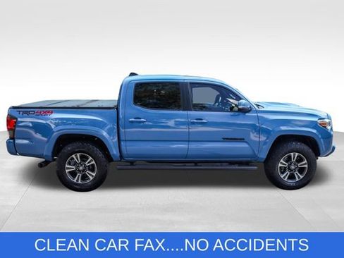 Used 2019 Toyota Tacoma TRD Sport AWD/4WD image 4