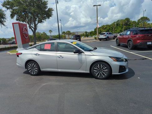 Certified 2024 Nissan Altima 2.5 SV FWD image 2