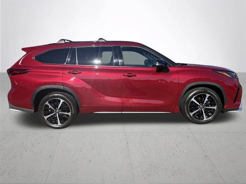 Used 2021 Toyota Highlander XSE AWD/4WD image 5