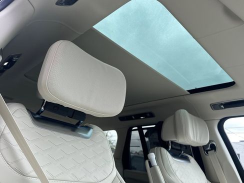 New 2026 Land Rover Range Rover SV image 24