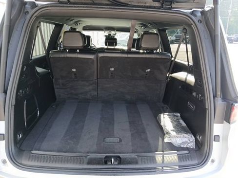 Used 2024 Jeep Wagoneer L Series II w/ Flexible Seating Group AWD/4WD image 9