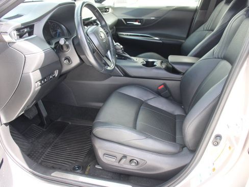 Used 2022 Toyota Venza Limited w/ Advanced Technology Package AWD/4WD image 11