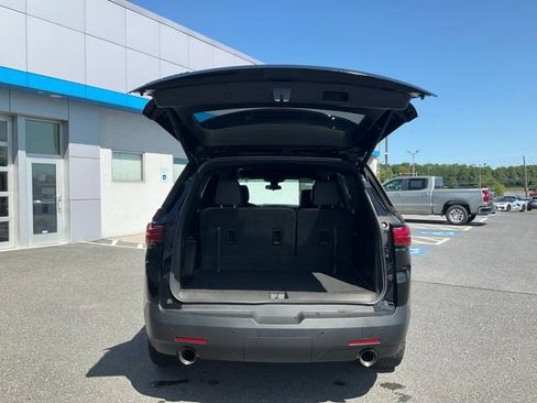 Used 2023 Chevrolet Traverse LT w/ Midnight/Sport Edition AWD/4WD image 18