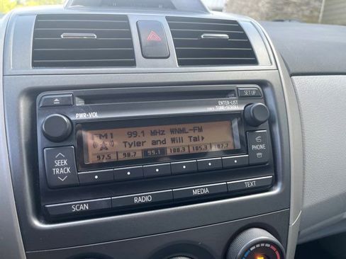 Used 2012 Toyota Corolla LE image 19