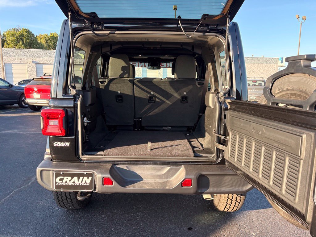 Used 2024 Jeep Wrangler Unlimited Sahara AWD/4WD image 7