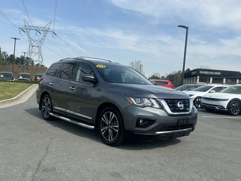 Used 2020 Nissan Pathfinder Platinum image 4