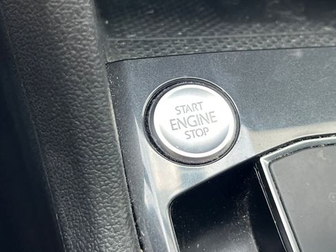 Used 2021 Volkswagen Tiguan SE w/ Panoramic Sunroof Package image 24