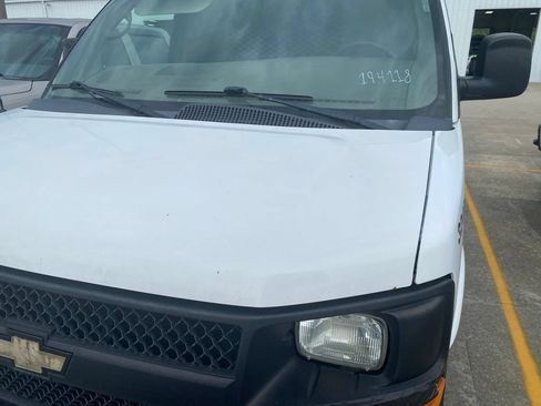 Used 2015 Chevrolet Express 3500 Extended RWD image 1