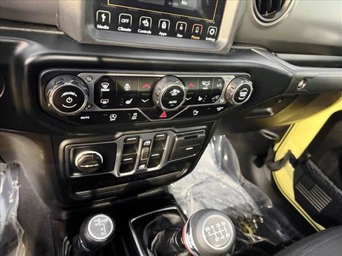 Used 2023 Jeep Gladiator Sport image 14