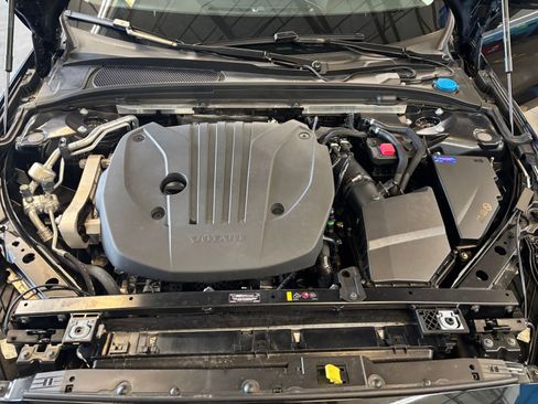 Used 2025 Volvo V60 B5 Cross Country Plus image 32