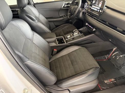 Used 2023 Mitsubishi Outlander SE AWD/4WD image 25
