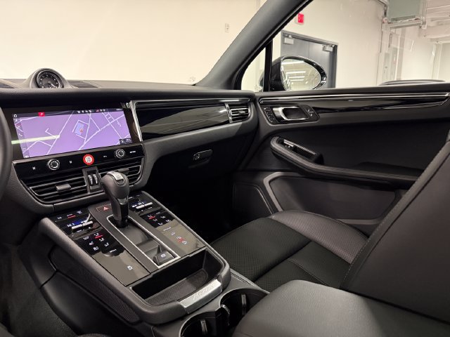 Certified 2026 Porsche Macan AWD/4WD image 14