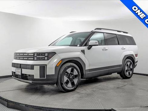 Used 2025 Hyundai Santa Fe SEL image 2