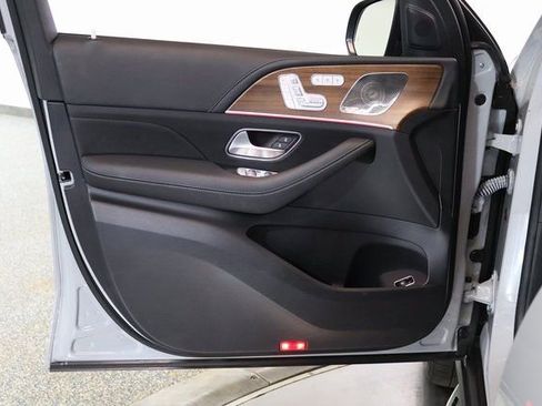 Used 2024 Mercedes-Benz GLS 580 4MATIC image 16