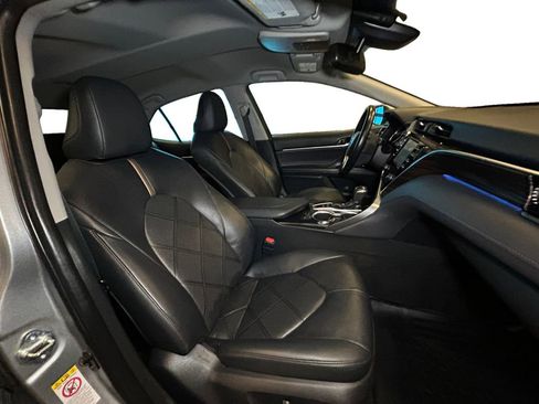 Used 2018 Toyota Camry XLE image 15