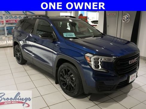 Used 2023 GMC Terrain SLE w/ Driver Convenience Package AWD/4WD image 1