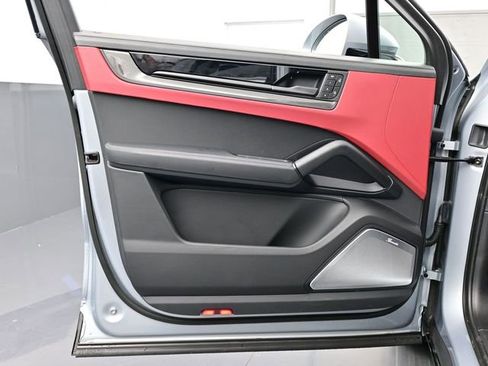 Certified 2025 Porsche Cayenne GTS image 7
