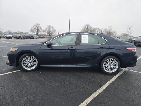 Used 2020 Toyota Camry XLE image 15