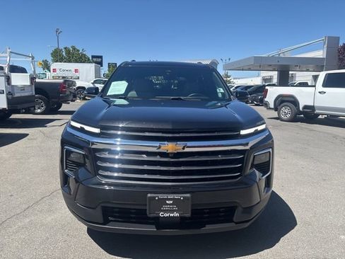 Used 2025 Chevrolet Traverse LT AWD/4WD image 9