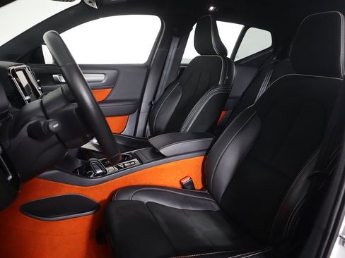 Used 2021 Volvo XC40 T5 R-Design image 31