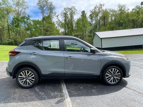Used 2024 Nissan Kicks SV FWD image 2
