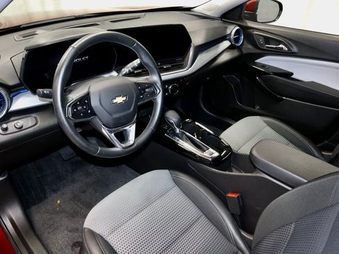 Used 2024 Chevrolet Trax LT w/ Driver Confidence Package image 25