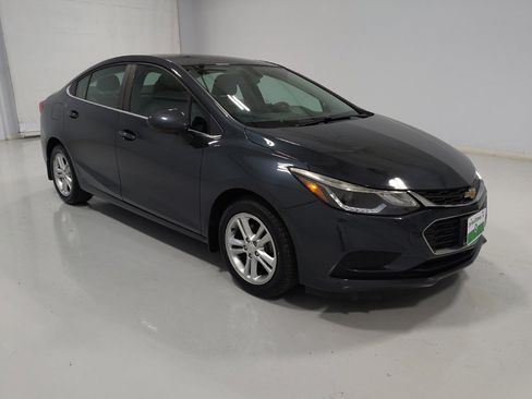 Used 2017 Chevrolet Cruze LT image 13
