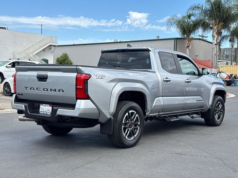 Used 2025 Toyota Tacoma TRD Sport AWD/4WD image 13