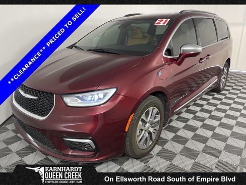 Used 2021 Chrysler Pacifica Pinnacle FWD image 1