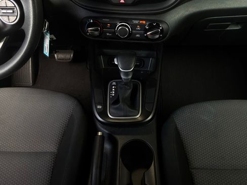Used 2025 Kia Soul LX w/ LX Technology Package FWD image 13