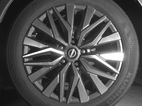 Used 2025 Nissan Altima 2.5 SV FWD image 14
