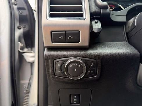 Used 2016 Ford F150 Platinum w/ Equipment Group 701A Luxury AWD/4WD image 9