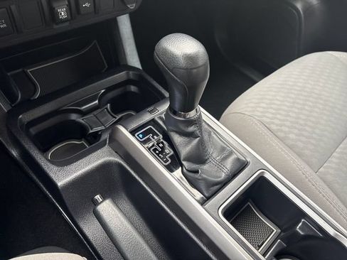 Used 2020 Toyota Tacoma SR5 AWD/4WD image 27