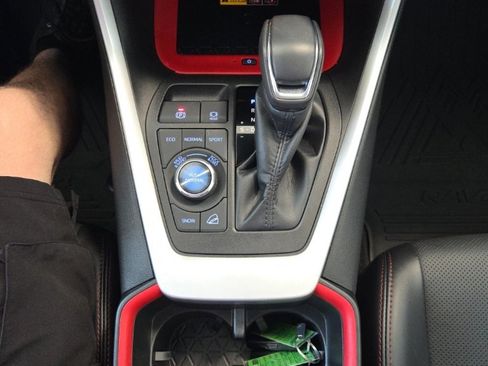 Certified 2022 Toyota RAV4 TRD Off-Road image 25