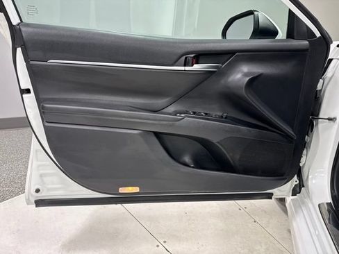 Used 2019 Toyota Camry SE FWD image 10