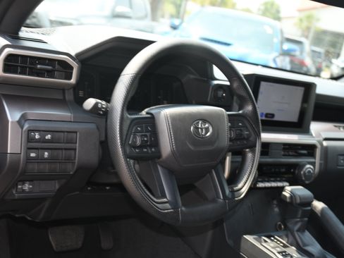 Certified 2025 Toyota Tacoma SR5 AWD/4WD image 8