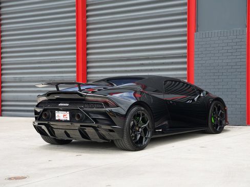 Used 2021 Lamborghini Huracan EVO RWD image 11